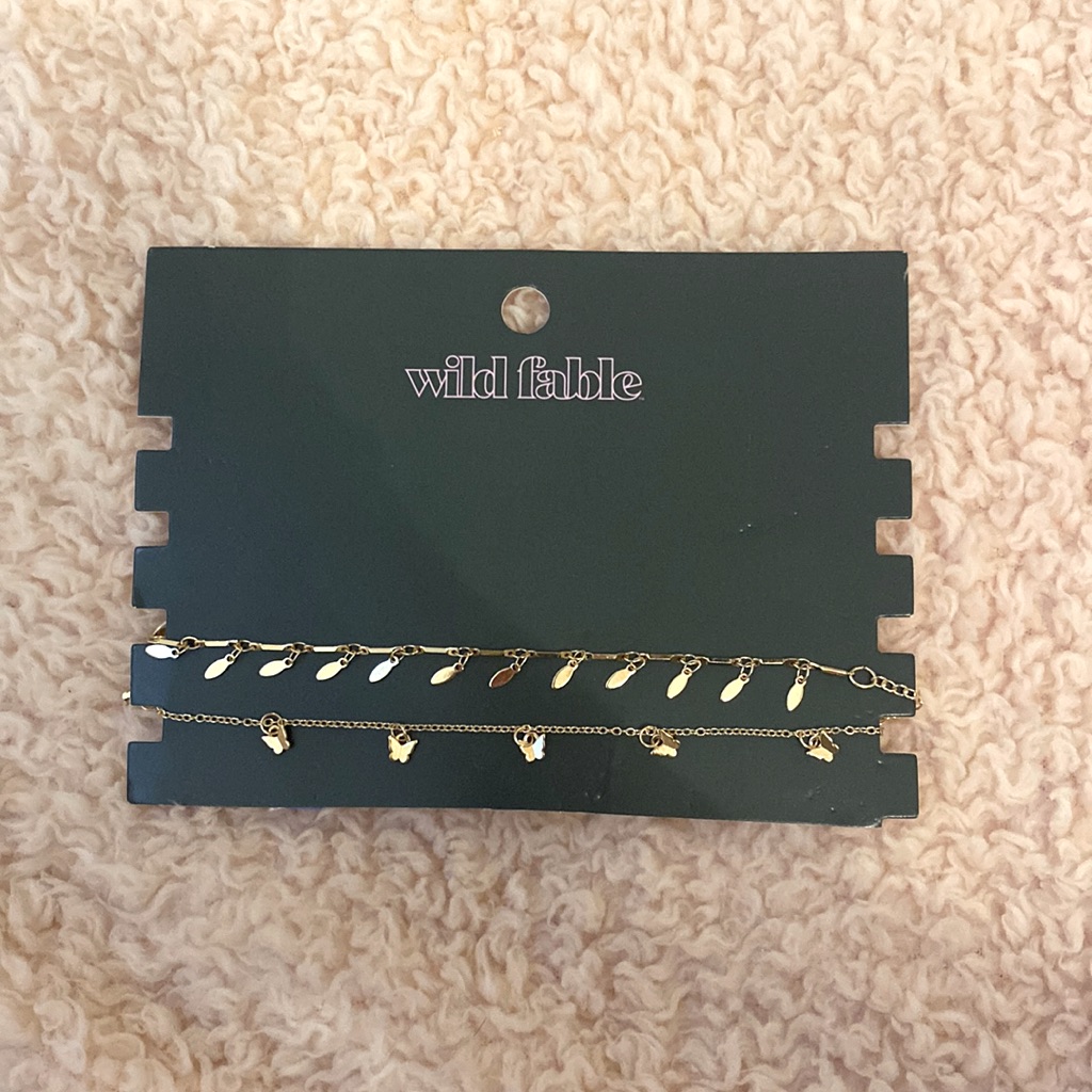 2 Wild Fable Necklaces 8$